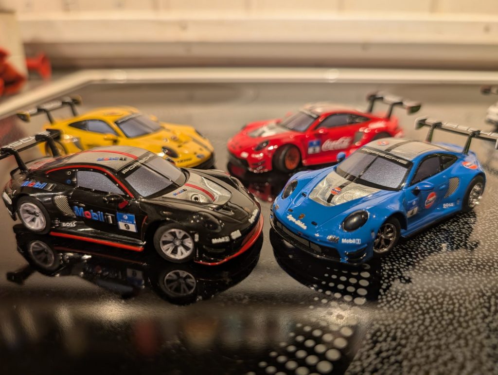 Carrera Hybrid Racing Modelle mit individuell gedruckten Aufklebern